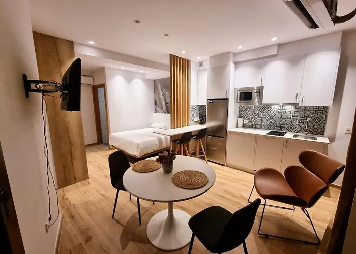 Berrueta , Plaza Mayor By Albany León