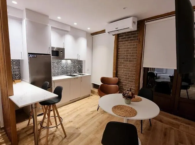 Berrueta , Plaza Mayor By Albany *