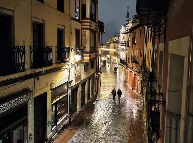 Berrueta , Plaza Mayor By Albany León